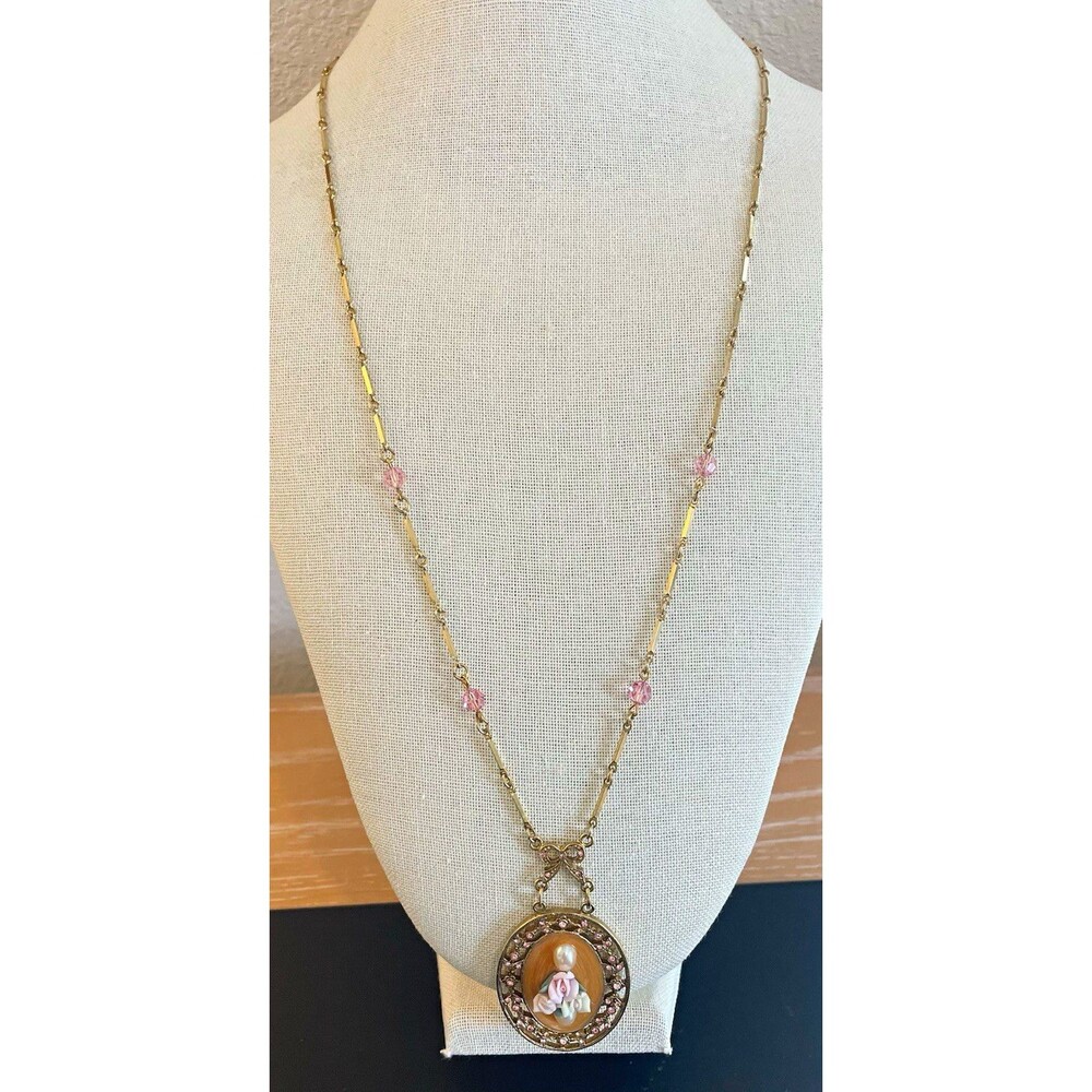 “1928” Gold Tone Oval Cameo Rose Pendant Pink Accents Long Necklace Rare Find